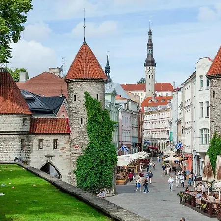 Apartment Home Away From Home With Parking In City Centre Tallinn Near Kadriorg